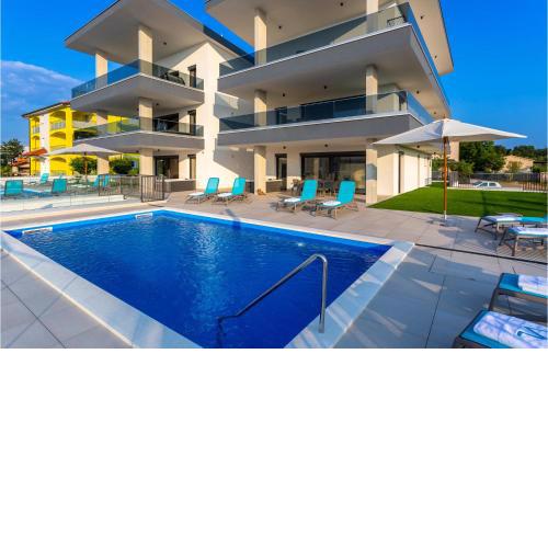 Stunning Apartment In Malinska With Outdoor Swimming Pool, Jacuzzi And Heated Swimming Pool