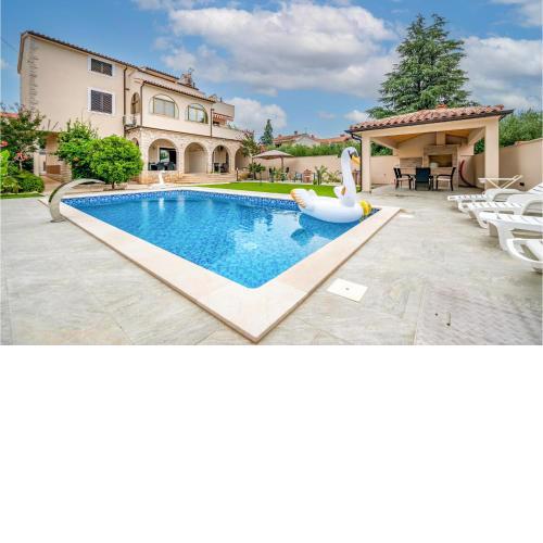 Stunning apartment in Medulin with Outdoor swimming pool, 2 Bedrooms and WiFi