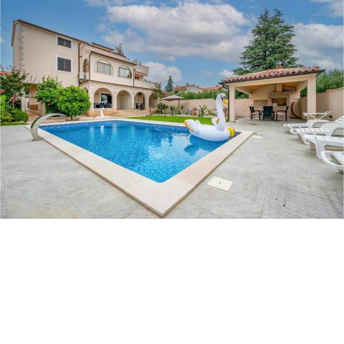 Stunning apartment in Medulin with Outdoor swimming pool and WiFi