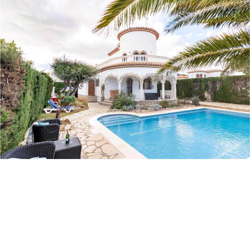 Stunning apartment in Miami Platja with Outdoor swimming pool and 1 Bedrooms