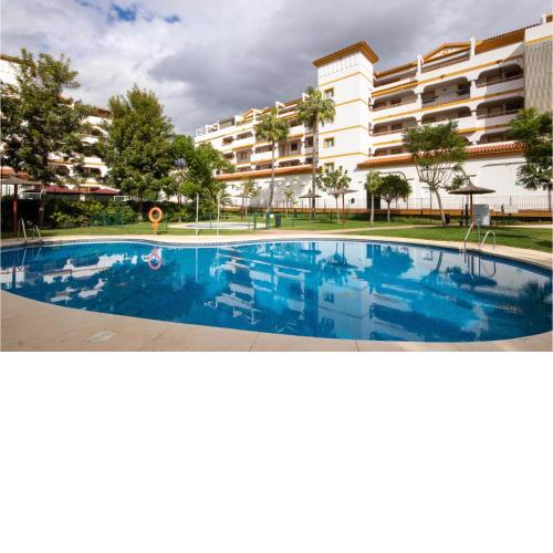 Stunning apartment in Mijas Costa with WiFi, Outdoor swimming pool and 3 Bedrooms
