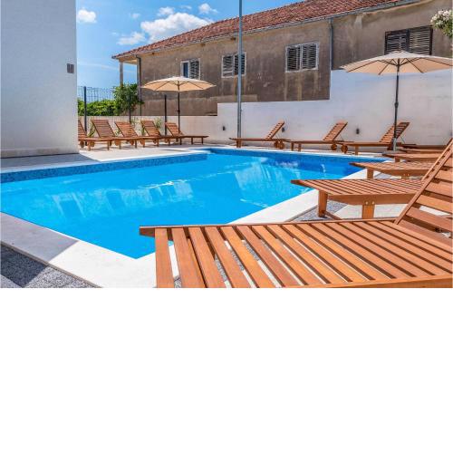 Stunning Apartment In Orebic With Outdoor Swimming Pool, Wifi And 2 Bedrooms 2