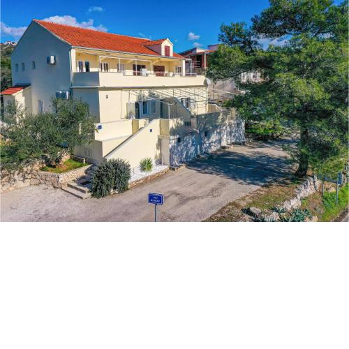 Stunning apartment in Podglavica with 1 Bedrooms