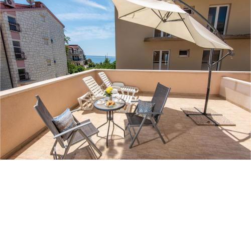 Stunning apartment in Podstrana with 1 Bedrooms
