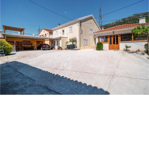 Stunning Apartment In Ponikve With Wifi And 4 Bedrooms