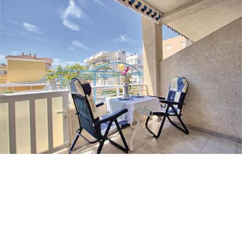 Stunning apartment in Santa Pola w/ 2 Bedrooms