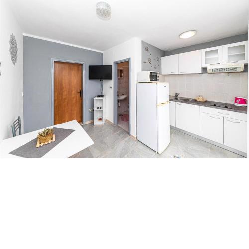 Stunning Apartment In Slatine With Wifi And 1 Bedrooms