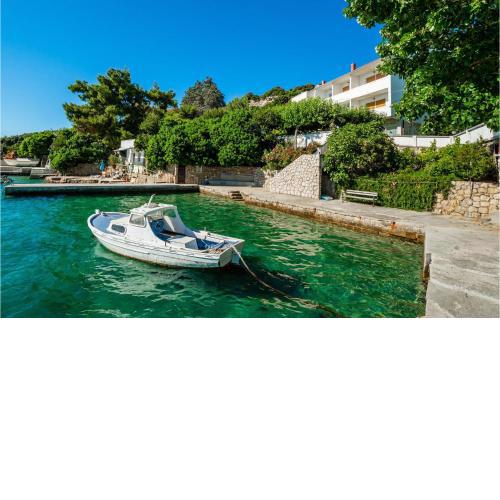 Stunning apartment in Supetarska Draga with 1 Bedrooms and WiFi