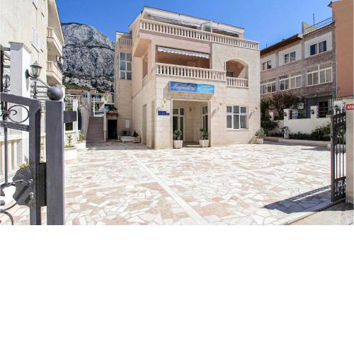 Stunning apartment in Tucepi with