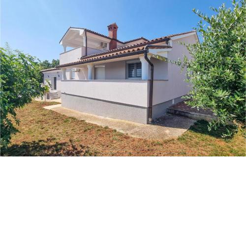 Stunning Apartment In Valbandom With Wifi And 2 Bedrooms