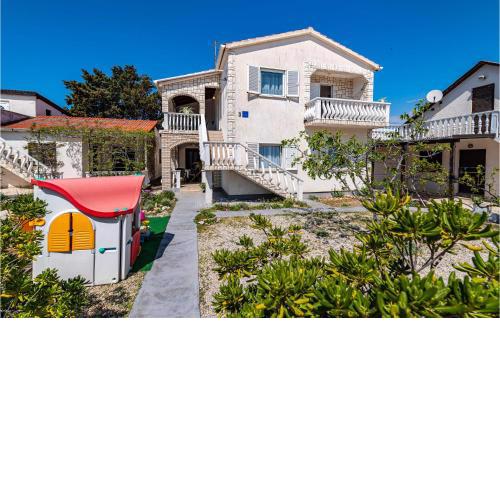 Stunning apartment in Vir with WiFi