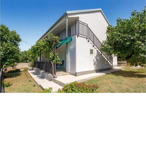Stunning apartment in Vlasici with WiFi and 1 Bedrooms