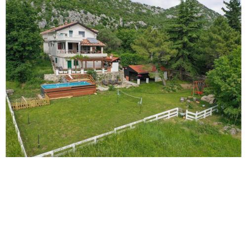 Stunning apartment in Zadvarje with WiFi and 2 Bedrooms