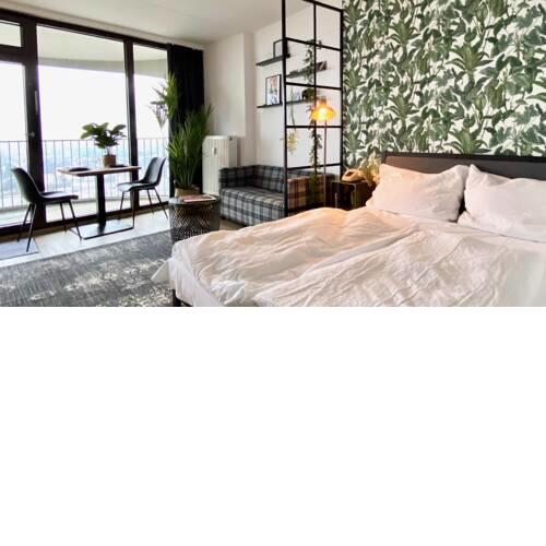 Stunning City View & Tropical Vibes - Studio Apartment
