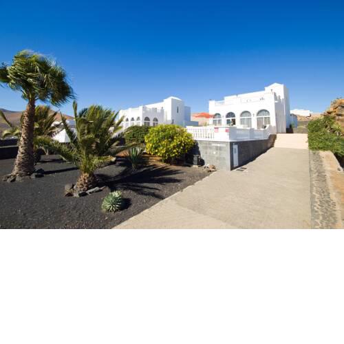 Stunning detached villa with unspoiled views - all you need and more!