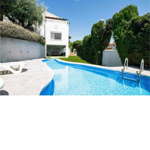 Stunning home in Alella with Outdoor swimming pool, WiFi and 4 Bedrooms