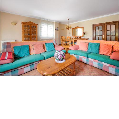 Stunning home in Badarán with WiFi and 5 Bedrooms