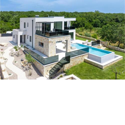 Stunning Home In Bale With Outdoor Swimming Pool, Jacuzzi And Wifi