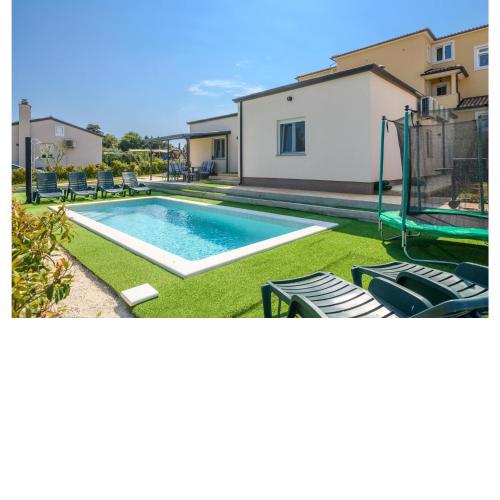 Stunning home in Banjole with WiFi and 3 Bedrooms