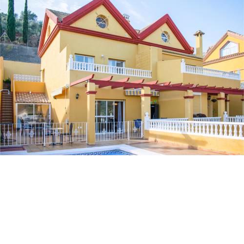 Stunning home in Benalmadena Costa w/ Outdoor swimming pool, WiFi and 4 Bedrooms