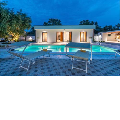 Stunning Home In Biograd With Wifi, 2 Bedrooms And Jacuzzi