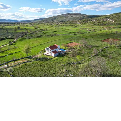 Stunning Home In Bisko With Outdoor Swimming Pool, Wifi And 4 Bedrooms