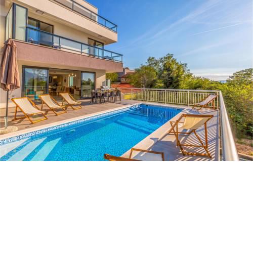 Stunning home in Brela w/ Outdoor swimming pool and 4 Bedrooms