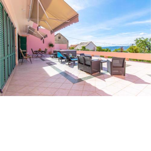 Stunning home in Brela with Jacuzzi, WiFi and 4 Bedrooms