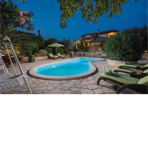Stunning home in Buje with Outdoor swimming pool, WiFi and 4 Bedrooms