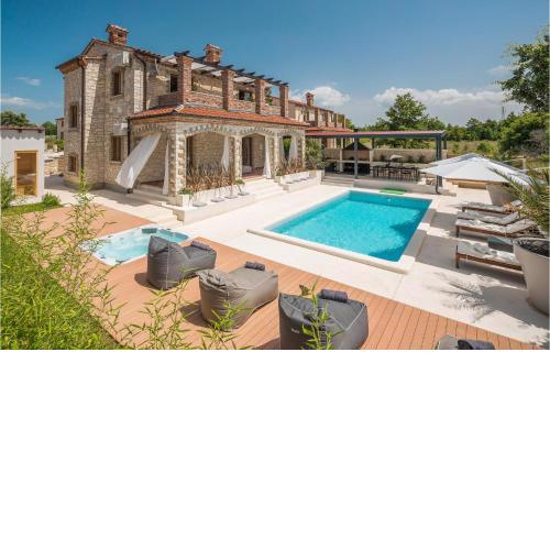 Stunning Home In Cabrunici With Wifi, Outdoor Swimming Pool And Jacuzzi