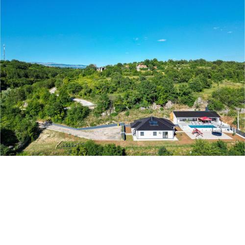 Stunning home in Caporice with Outdoor swimming pool, 3 Bedrooms and WiFi