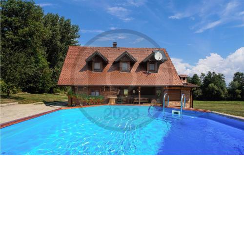 Stunning home in Donja Stubica with WiFi, Private swimming pool and 4 Bedrooms