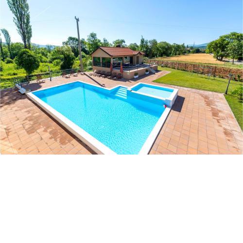 Stunning home in Donji Prolozac with Outdoor swimming pool, WiFi and 9 Bedrooms