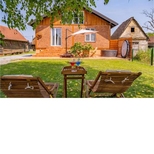 Stunning Home In Drenov Bok With Jacuzzi, Wifi And 2 Bedrooms
