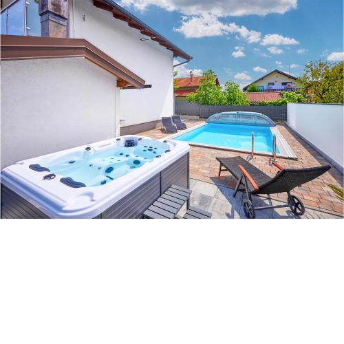 Stunning Home In Dugo Selo With Outdoor Swimming Pool, Jacuzzi And Wifi