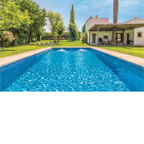 Stunning home in Écija with 6 Bedrooms