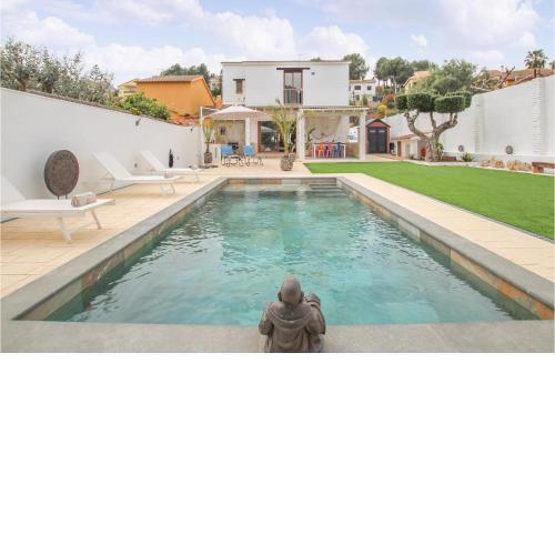 Stunning home in El Vendrell with Outdoor swimming pool, Private swimming pool and 4 Bedrooms