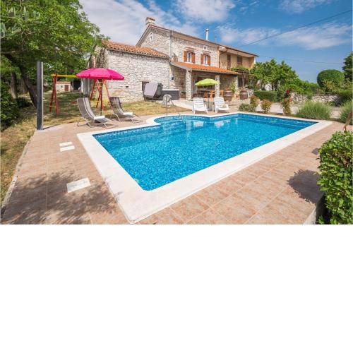 Stunning Home In Erzisce With 2 Bedrooms, Wifi And Outdoor Swimming Pool