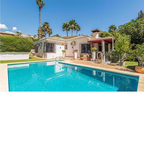 Stunning home in Estepona with Outdoor swimming pool, WiFi and 3 Bedrooms