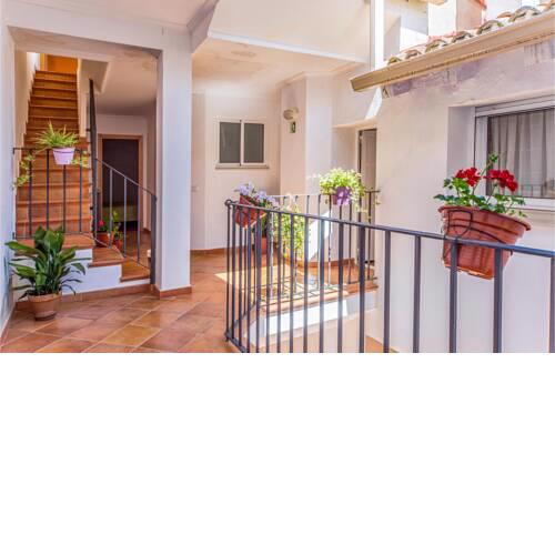 Stunning home in Godelleta with WiFi and 6 Bedrooms