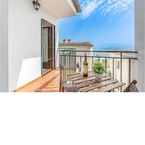 Stunning home in Granada with WiFi and 2 Bedrooms