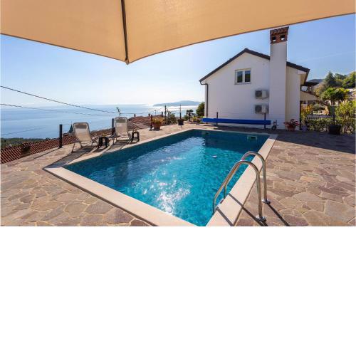 Stunning home in Icici with Outdoor swimming pool and 2 Bedrooms
