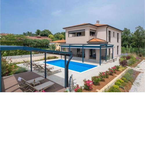 Stunning Home In Kadumi With Outdoor Swimming Pool, Wifi And 4 Bedrooms