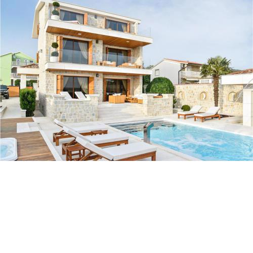 Stunning home in Kakma with WiFi, Heated swimming pool and Private swimming pool