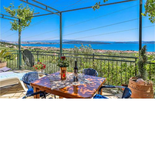 Stunning Home In Kastel Kambelovac With 2 Bedrooms, Wifi And Outdoor Swimming Pool