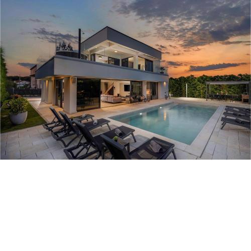 Stunning Home In Krizine With Outdoor Swimming Pool, Sauna And 4 Bedrooms 2