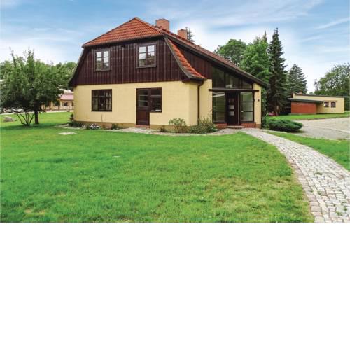 Stunning home in Kuhlen Wendorf with Sauna, WiFi and 5 Bedrooms