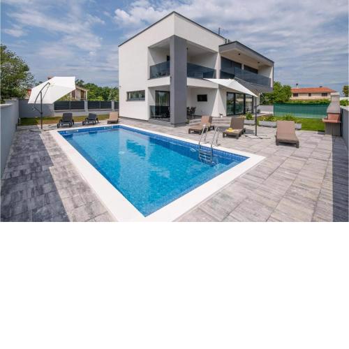 Stunning Home In Labin With Outdoor Swimming Pool, Wifi And 4 Bedrooms