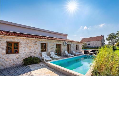 Stunning home in Lisane Tinjske with Outdoor swimming pool, 2 Bedrooms and WiFi