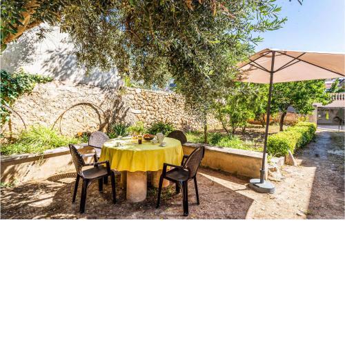 Stunning home in Lloseta with WiFi and 3 Bedrooms